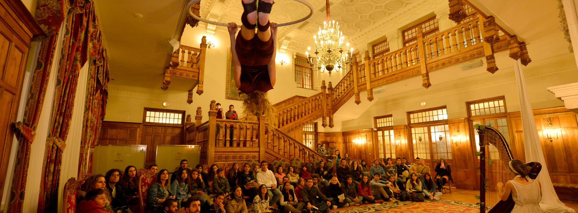 palacio_noche_es_joven